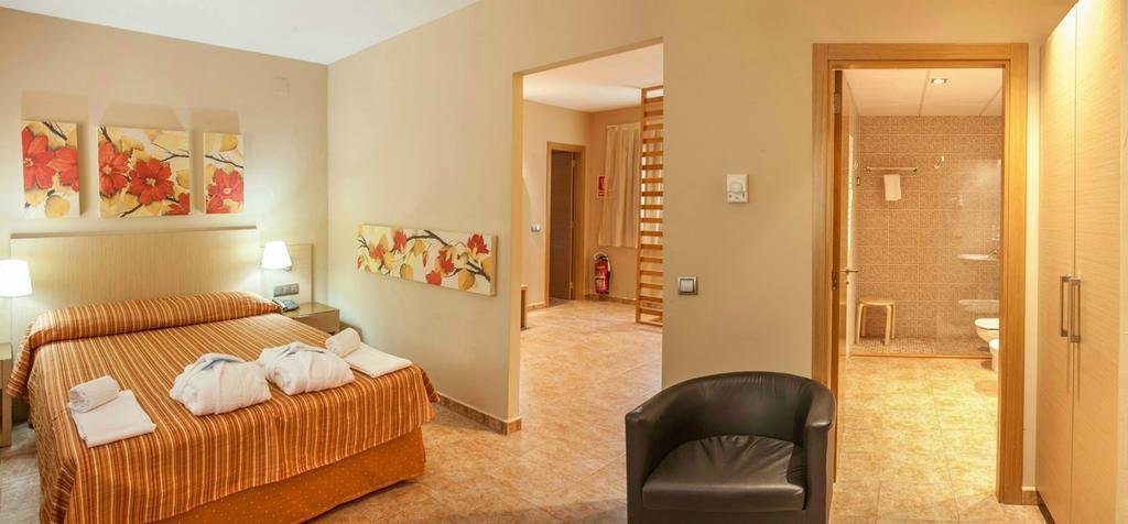 Confluent Health Resort Cofrentes Bilik gambar