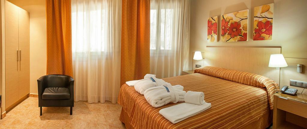 Confluent Health Resort Cofrentes Bilik gambar